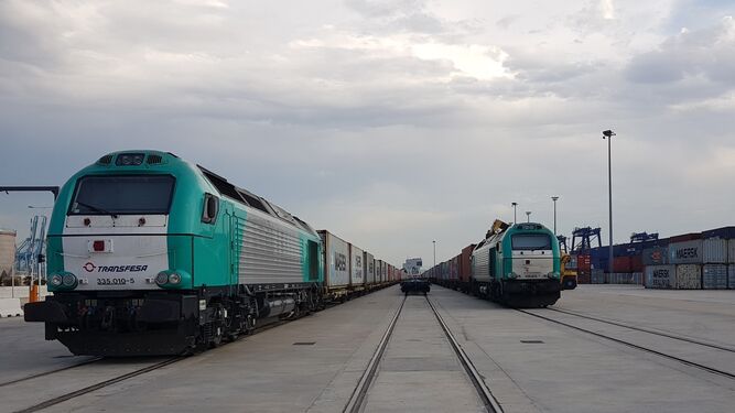 Trenes de mercancías en el Puerto de Algeciras, punto de origen de los corredores ferroviarios en proyecto