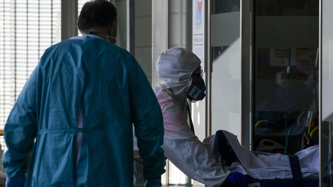 El coronavirus no da respiro en los hospitales de Granada y sigue subiendo la presión, sobre todo en UCI