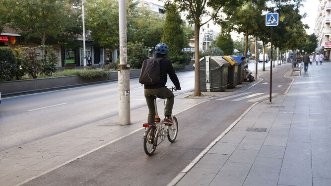 Granada reconvertirá los carriles bici de las aceras en circuitos urbanos de running