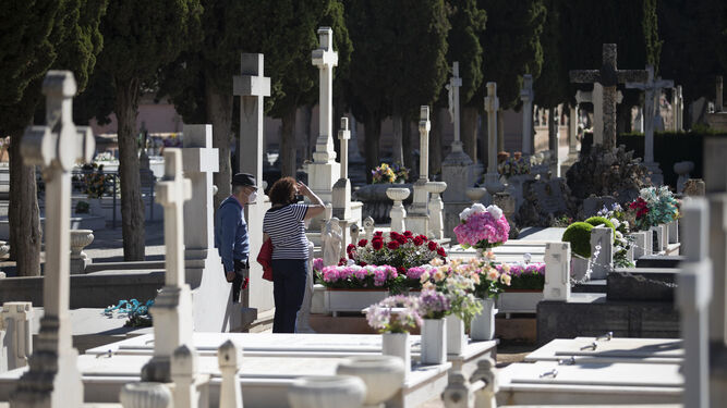 La empresa del cementerio de Granada mantiene sus tarifas, que cumplen cinco años congeladas