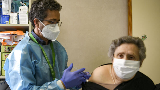 Vacunación en el centro de salud de Armilla en la tarde del jueves