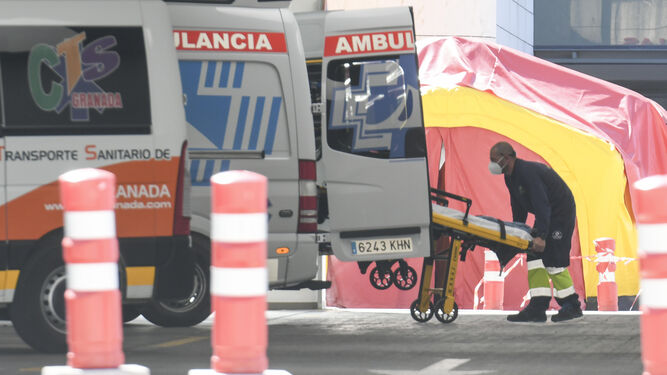 La presión hospitalaria sigue bajando en Granada y está a punto de bajar de la barrera de los 300 ingresados