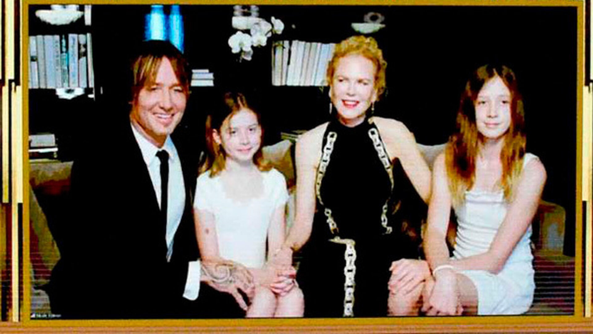 Nicole Kidman y su marido, Keith Urban, con sus dos hijas en casa.