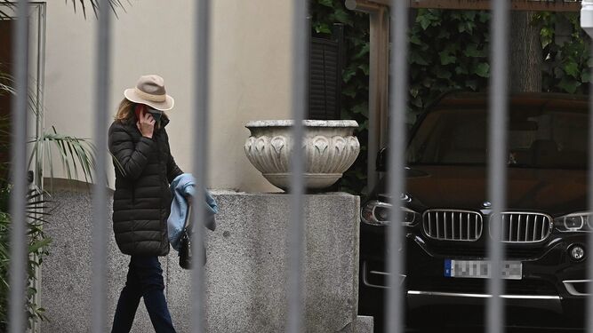 La infanta Elena sale de su trabajo en Madrid