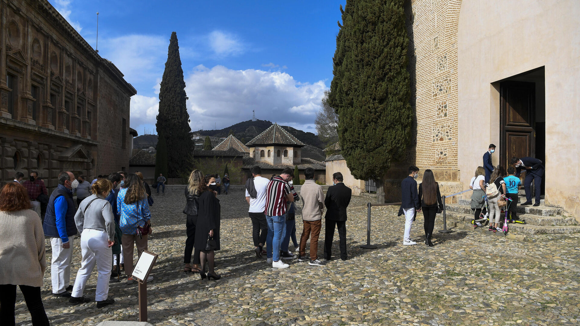 La veneraci&oacute;n a Santa Mar&iacute;a de la Alhambra y el rezo del v&iacute;a crucis este S&aacute;bado Santo 2021 en Granada