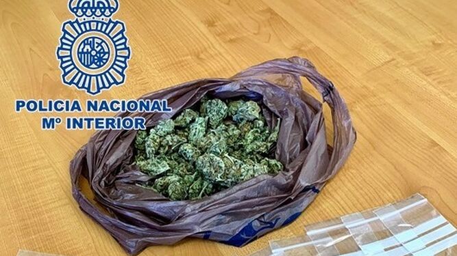 Marihuana intervenida en el punto de venta de droga desmantelado en Granada.