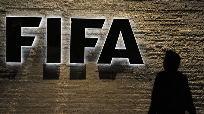 Logo de la FIFA en su sede de Suiza.