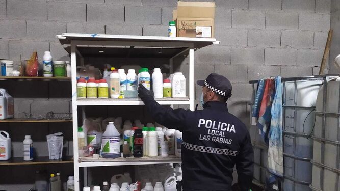 Precintado un laboratorio clandestino de productos químicos en el Cinturón de Granada