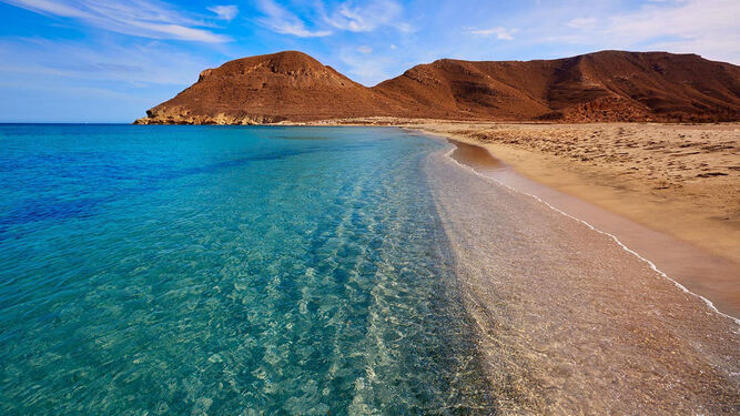 La Playa los Genoveses, en Níjar, es considerada una de las mejores playas de España.