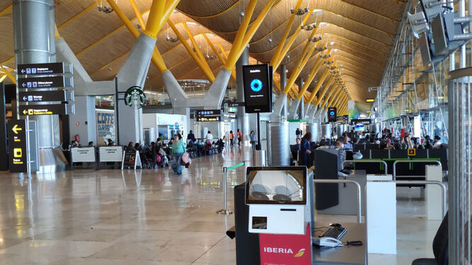 “Dispositivo de Iboardings.com para Iberia en la T4 del Aeropuerto Madrid-Barajas Adolfo Suárez”.