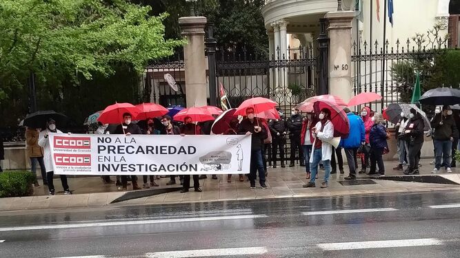 Protesta de CCOO Granada contra el anteproyecto de ley de Ciencia.