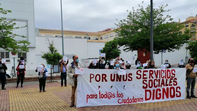 El personal de Servicios Sociales de Granada comienza sus protestas en La Chana