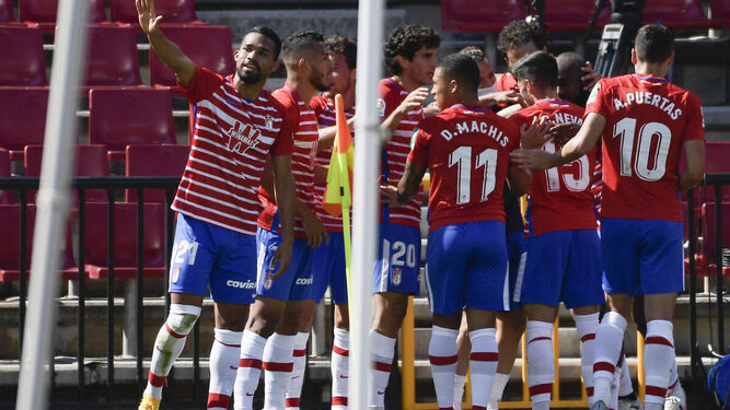 Los jugadores del Granada celebran el 1-0 ante el Sevilla en la primera vuelta