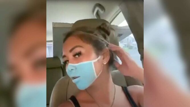 Dos youtubers se enfrentan a la deportación de Bali por una broma con una máscara falsa