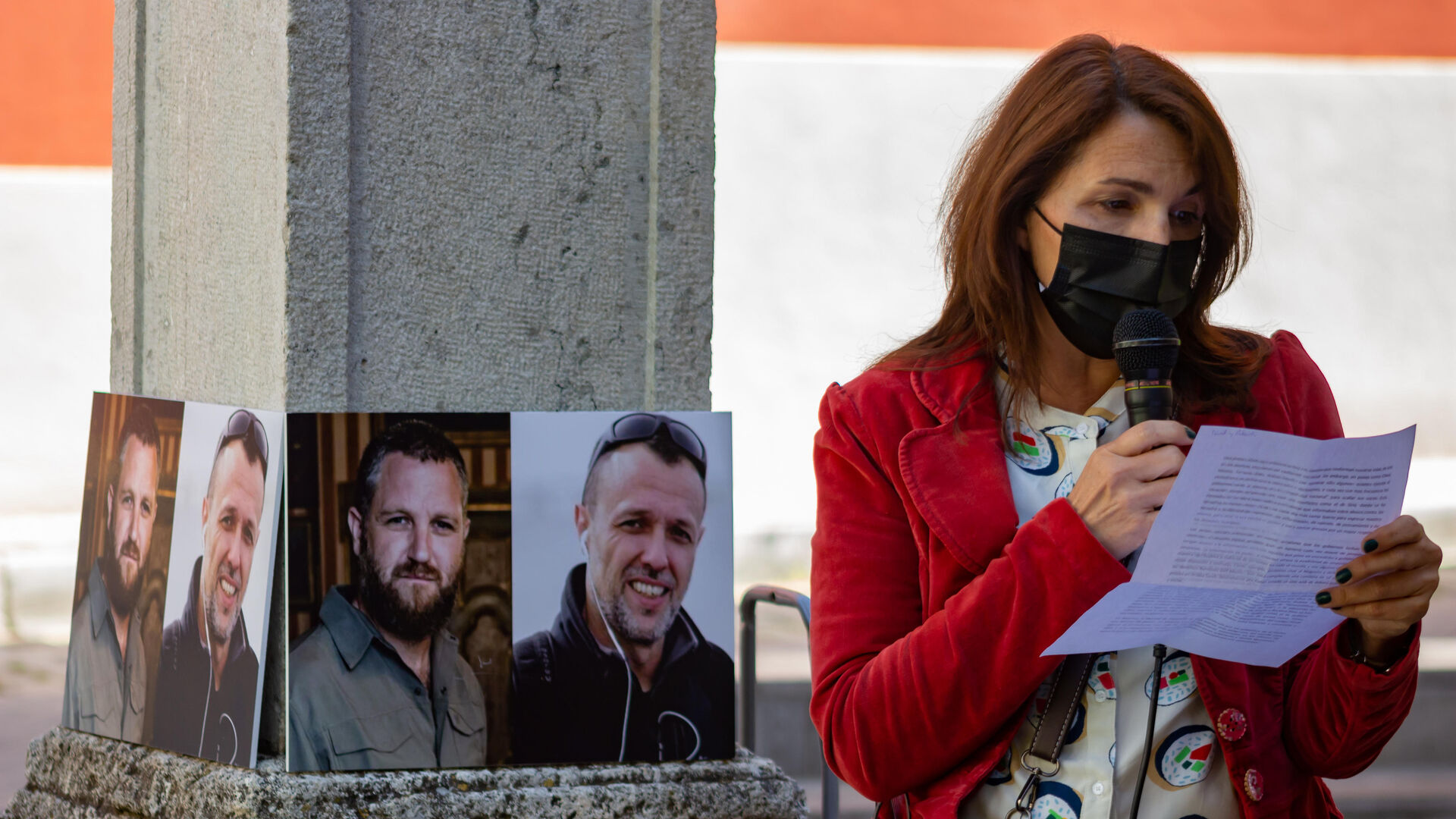 Fotos: homenaje a los periodistas David Beriain y Roberto Fraile en Granada