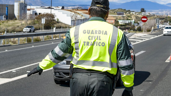 Accidente de tráfico mortal en Granada: Un fallecido y un herido al salirse de la calzada su vehículo en Guadahortuna