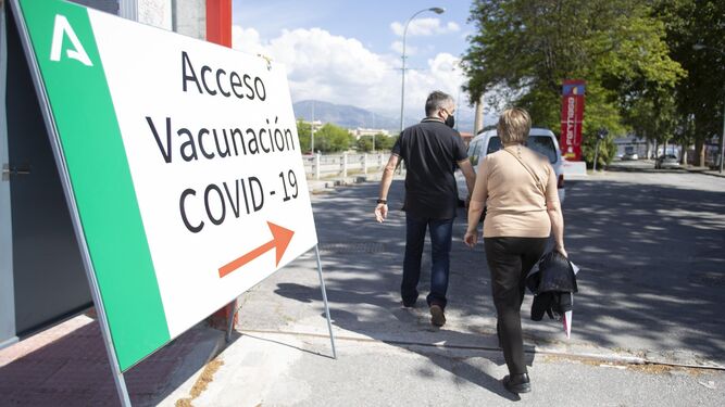 El 45% de los mayores de 60 años de Granada ya tiene la pauta completa de la vacuna contra el Covid
