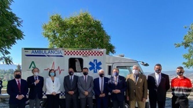 El Albaicín recibe una ambulancia adaptada para sus estrechas calles tras años de reivindicación