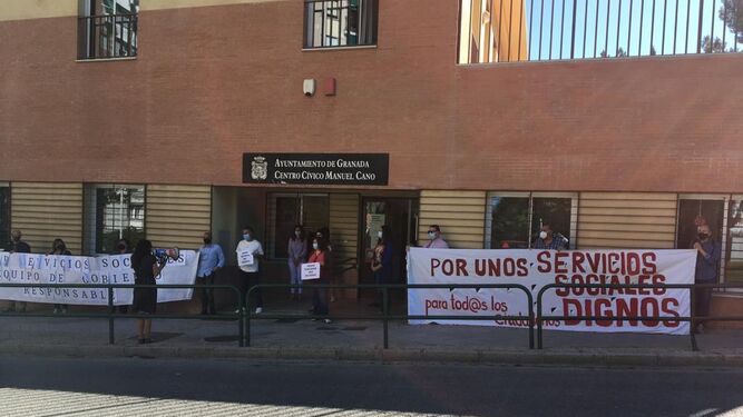 Nueva protesta del personal de Servicios Sociales en Granada