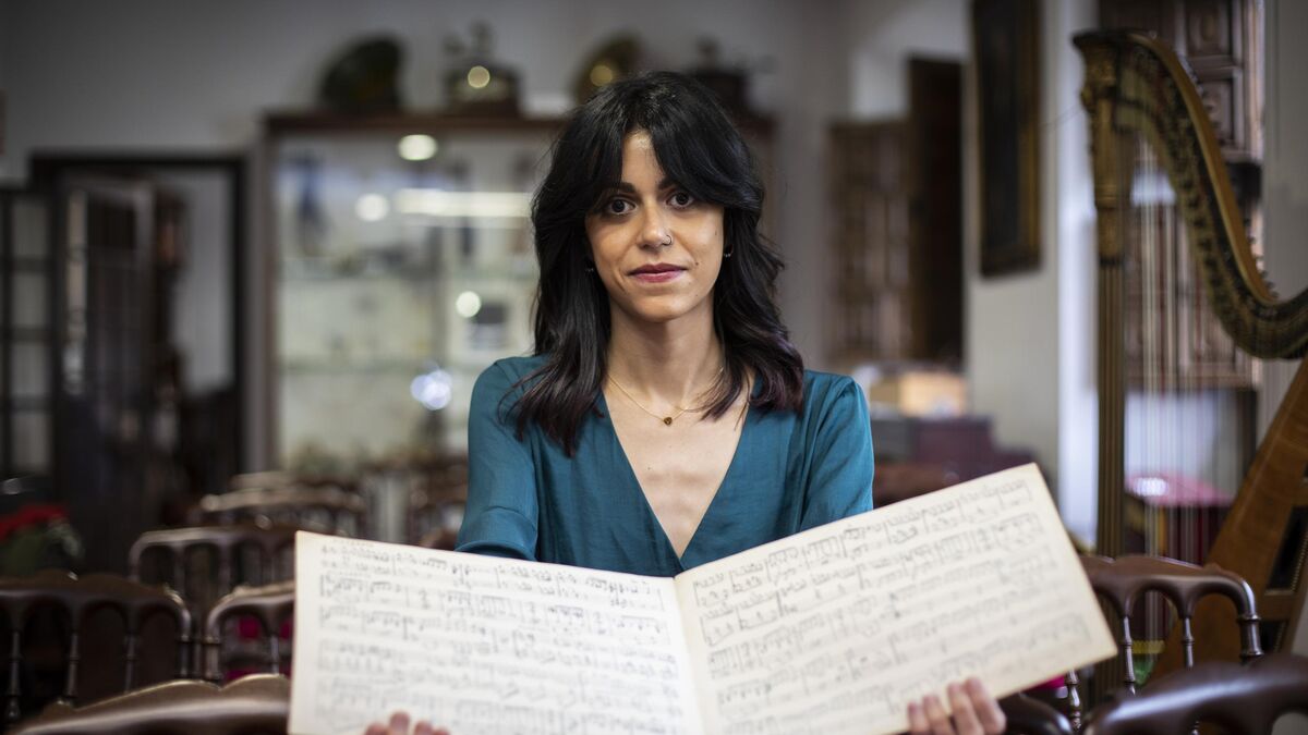 Elsa Calero-Carramolino posa en el Centro de Documentación Musical de Andalucía