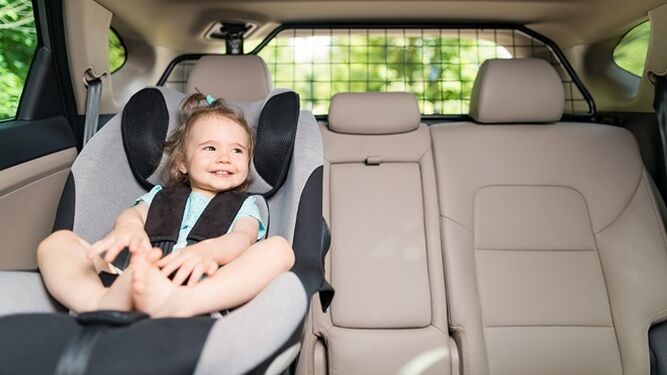 La OCU desaconseja el uso de alzadores para niños en el automóvil