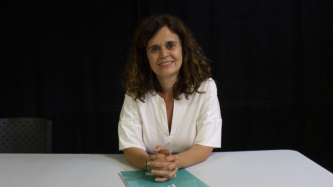 La coordinadora de Más País Andalucía, Esperanza Gómez, posa para la entrevista con Granada Hoy.