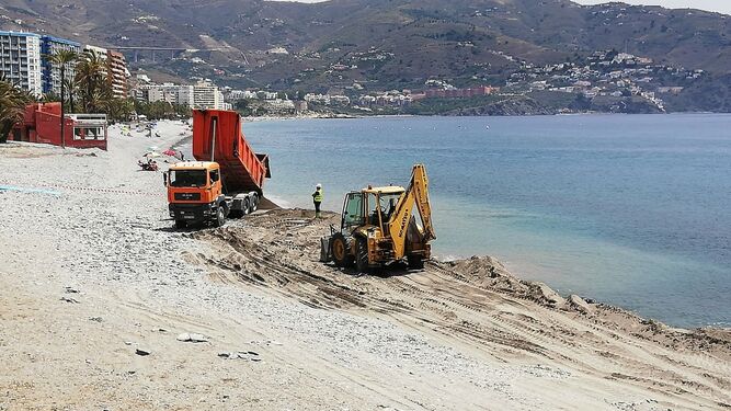 Así ha comenzado el arreglo en las playas de Almuñécar: Cotobro, Velilla o Peña Parda