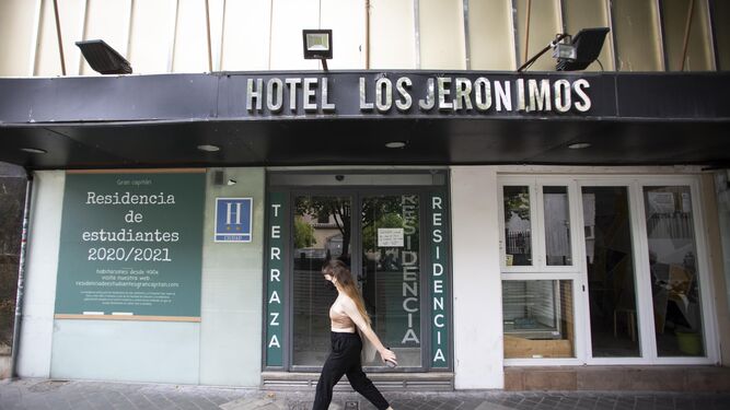 Preparativos para abrir una nueva residencia universitaria en el Hotel Los Jerónimos de Granada.