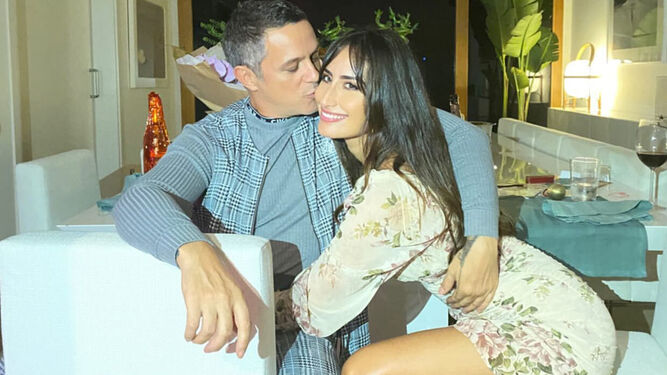 Alejandro Sanz y Rachel Valdés, en su casa, en una foto de sus redes sociales.