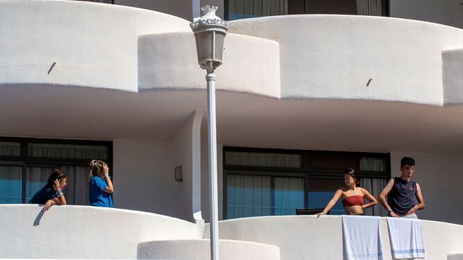Estudiantes aislados en un hotel de Mallorca por el macrobrote de coronavirus