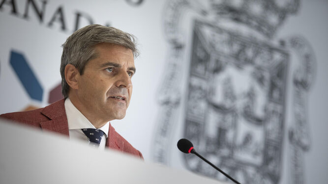 César Díaz durante una comparecencia como portavoz del grupo del PP en el Ayuntamiento de Granada