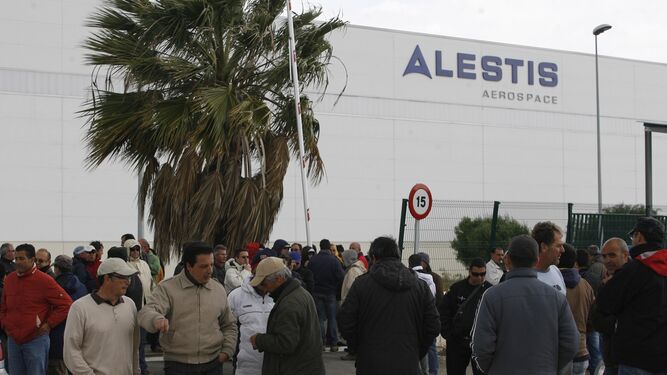 Concentración en 2011 de trabajadores de Alestis en Puerto Real