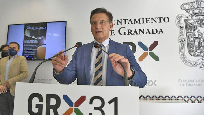 El alcalde de Granada ya se sienta con todos los grupos políticos para ofrecer otras opciones que no pasen por su dimisión