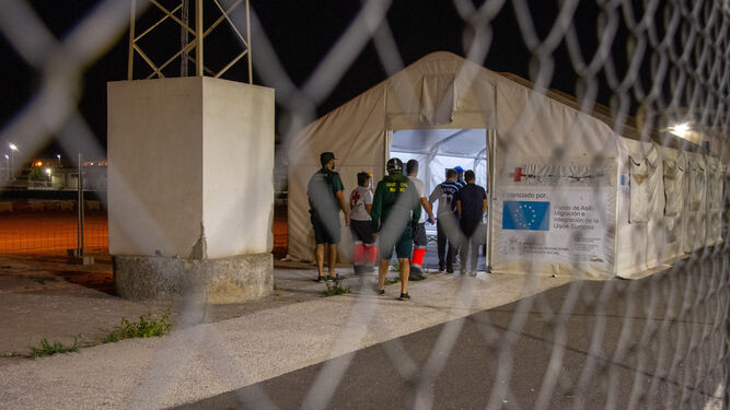 Rescatados 15 migrantes en tres pateras a la deriva en la costa de Granada