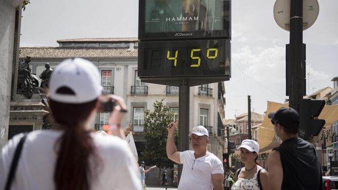 Granada continuará el domingo con alerta naranja por altas temperaturas