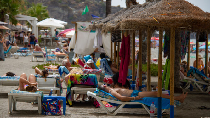 Ayuntamientos de la costa de Granada se muestran contrarios al cierre de playas