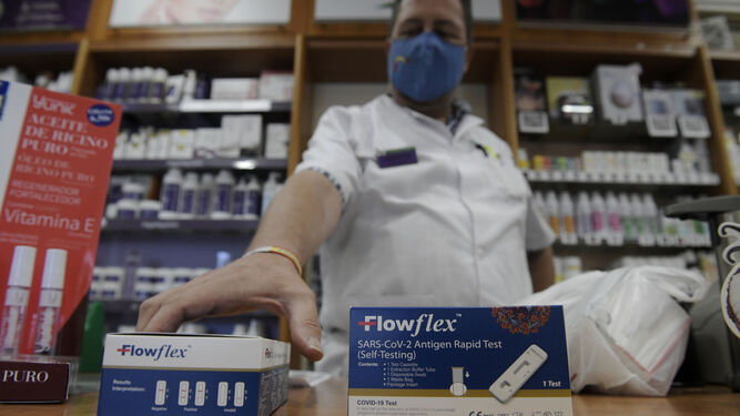 El BOE publica la autorización para la venta de test de antígenos en las farmacias