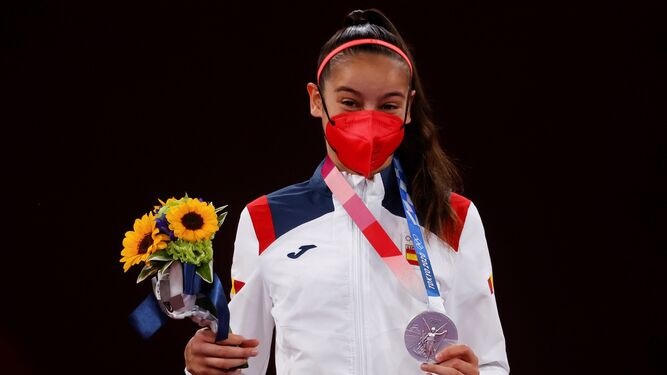 Adriana Cerezo, con su medalla de plata en taekwondo -49kg.