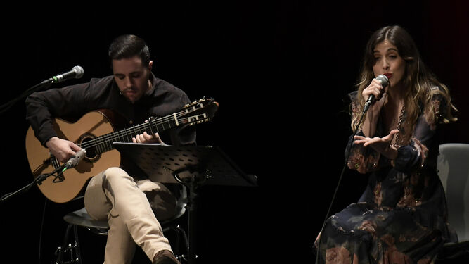 La voz de Carmen Muyor y la guitarra de Quique presentan 'Amarraditos' en Granada