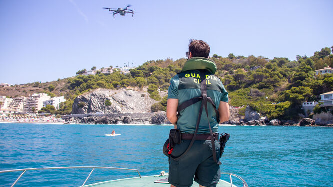 El Servicio Marítimo de la costa de Granada es pionero en la vigilancia con dron
