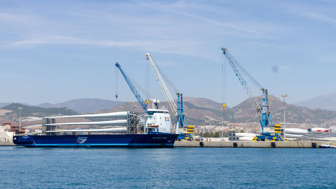 El Puerto de Motril recibe más buques mercantes  este verano