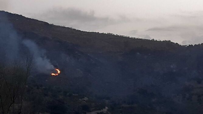 Una de las imágenes del incendio en Almegíjar