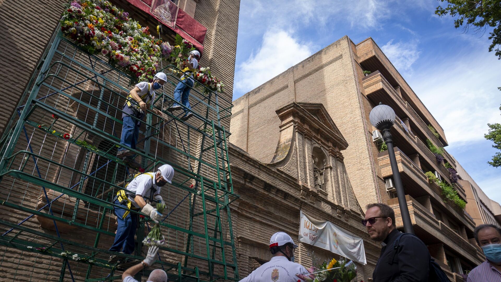 Fotos: Ofrenda Floral Virgen de las Angustias Granada 2021