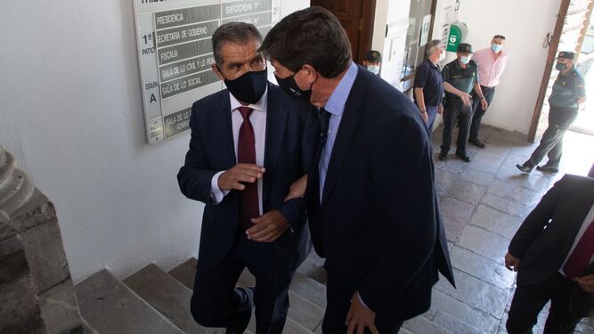 Momento de la llegada del consejero de Justicia, Juan Marín