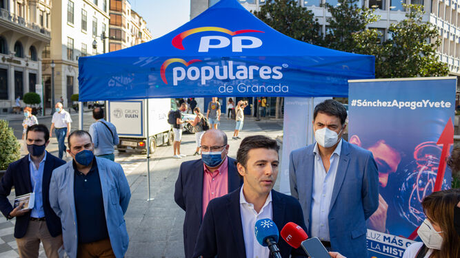 El PP presenta en Granada sus medidas para "rebajar hasta un 20 por ciento la factura de la luz"