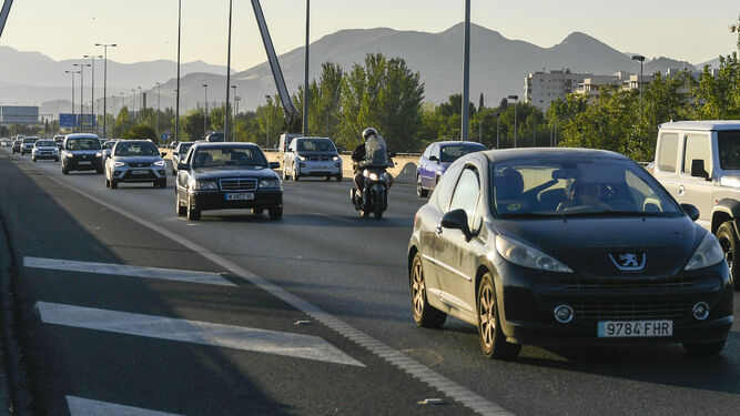 Tráfico denso en la GR-30, actual Circunvalación de Granada.