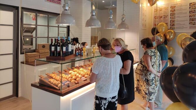 Malvón abre su primera tienda de empanadas argentinas en Granada