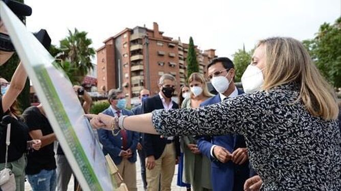 El alcalde de Granada pide a la Junta que ayude a las pymes con el "pastizal" que costaría el cierre del anillo