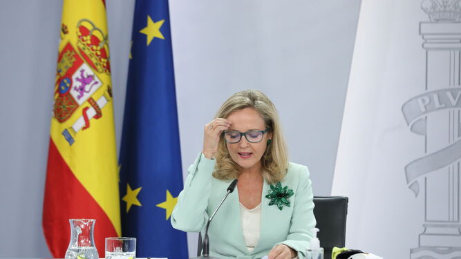 La vicepresidenta primera y ministra de Asuntos Económicos y Transformación Digital, Nadia  Calviño, tras un Consejo de Ministros.
