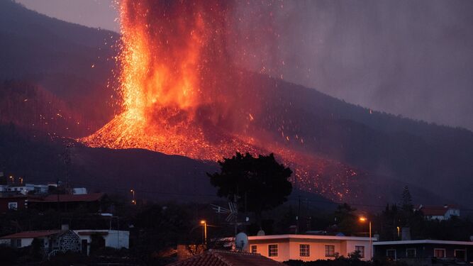 El volcán de La Palma, en su quinto día de actividad.